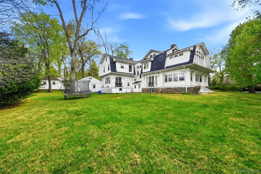 127 Overlook Circle New Rochelle NY 10804