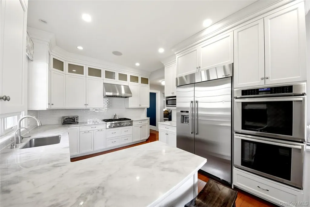 127 Overlook Circle New Rochelle NY 10804