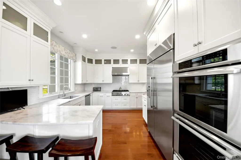 127 Overlook Circle New Rochelle NY 10804