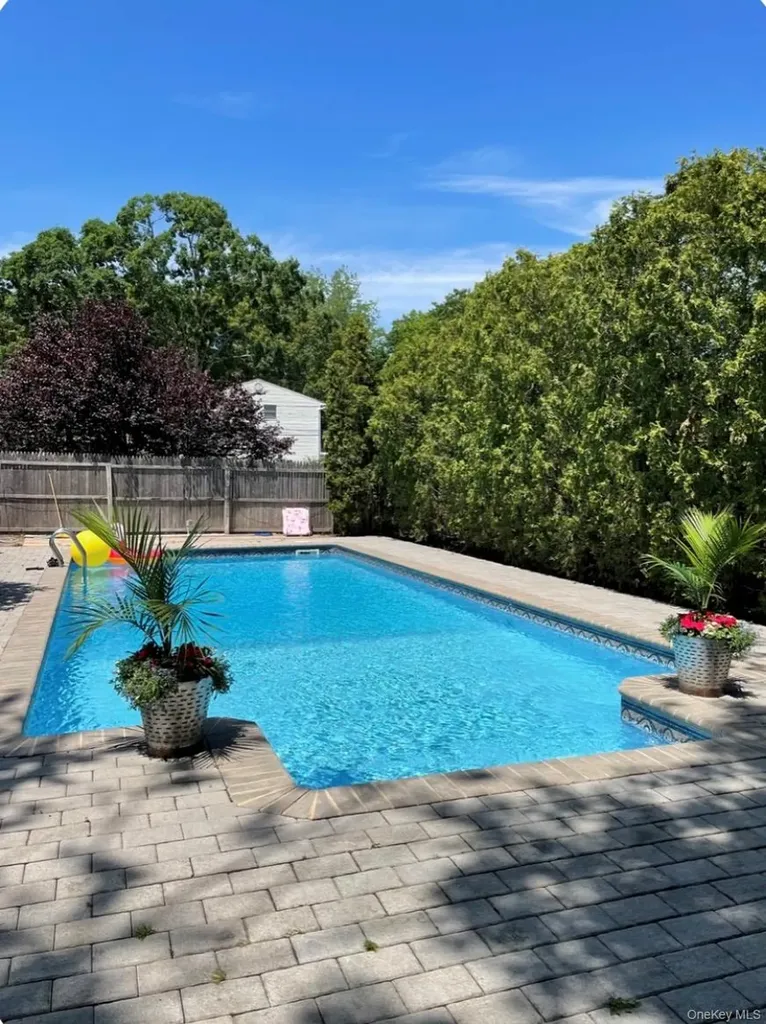 6 Anne Drive Selden NY 11784