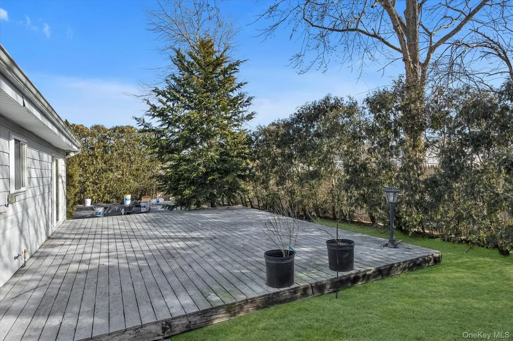 6 Anne Drive Selden NY 11784