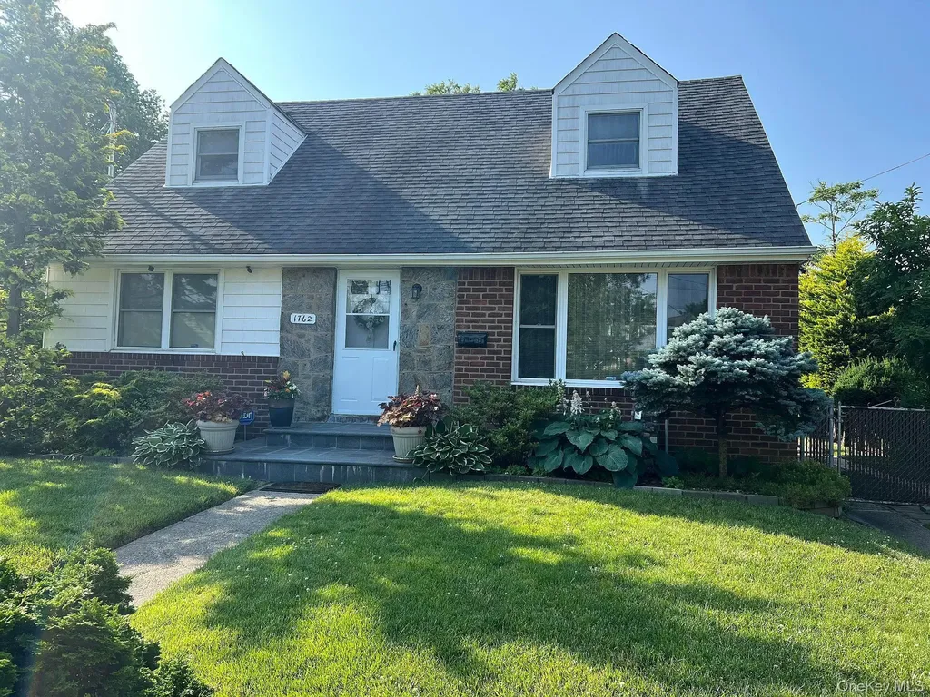 1762 Broadway New Hyde Park NY 11040