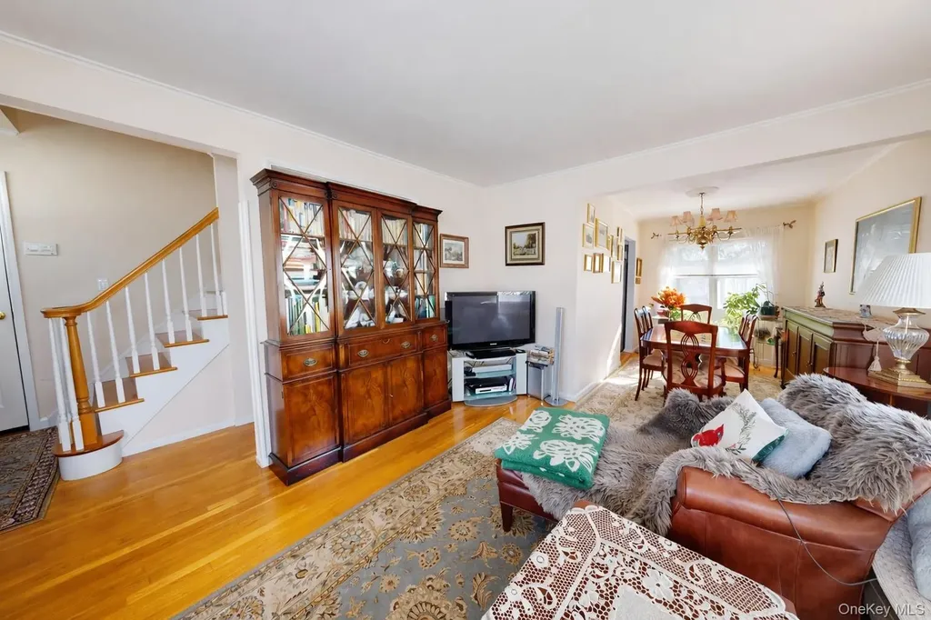 1762 Broadway New Hyde Park NY 11040