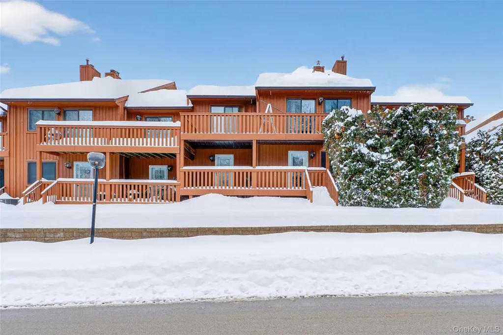 202 Falcon Court Poughkeepsie NY 12603