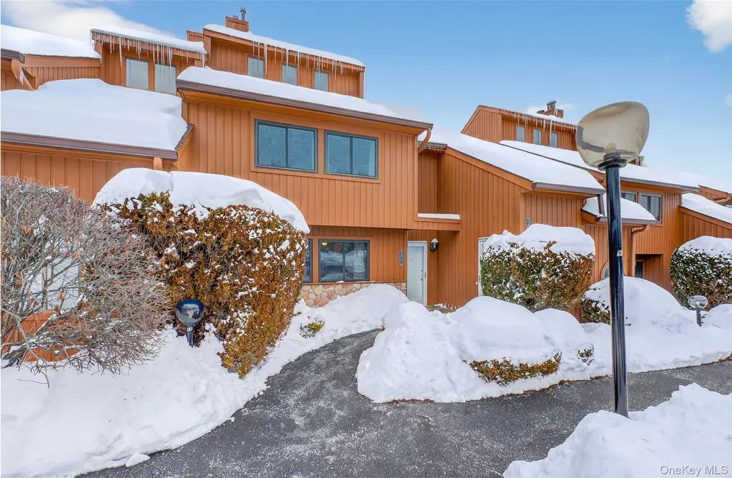 202 Falcon Court Poughkeepsie NY 12603