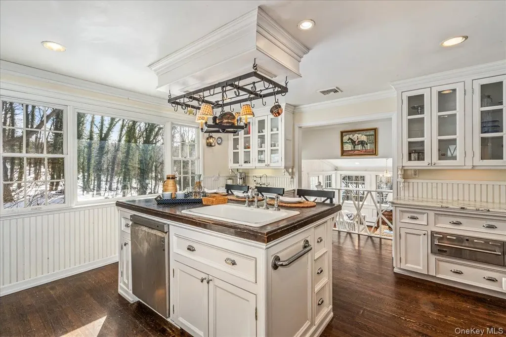 20 Harborview Drive Northport NY 11768