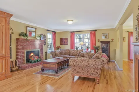 5 Old Neck Court Manorville NY 11949