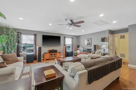 5 Old Neck Court Manorville NY 11949