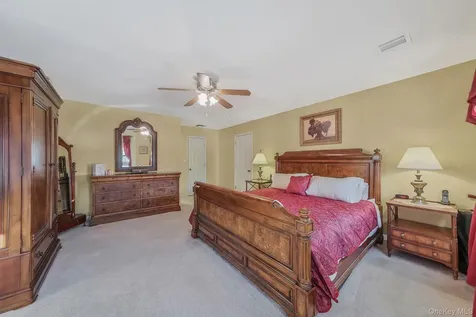 5 Old Neck Court Manorville NY 11949