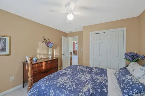 5 Old Neck Court Manorville NY 11949