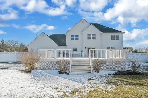 5 Old Neck Court Manorville NY 11949