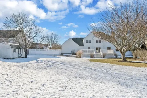 5 Old Neck Court Manorville NY 11949