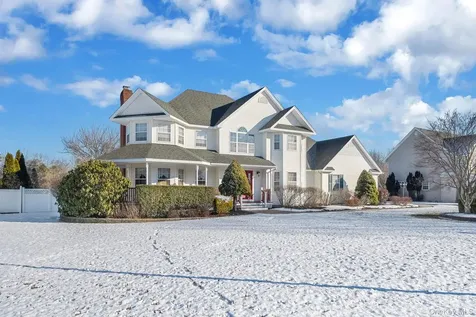 5 Old Neck Court Manorville NY 11949