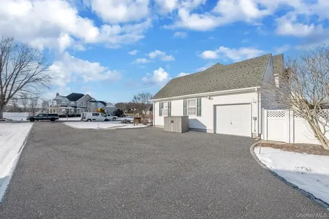 5 Old Neck Court Manorville NY 11949