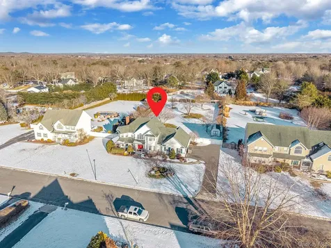5 Old Neck Court Manorville NY 11949
