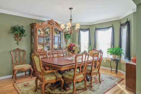 5 Old Neck Court Manorville NY 11949