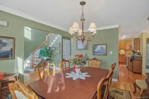 5 Old Neck Court Manorville NY 11949