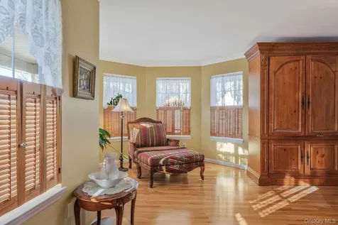 5 Old Neck Court Manorville NY 11949