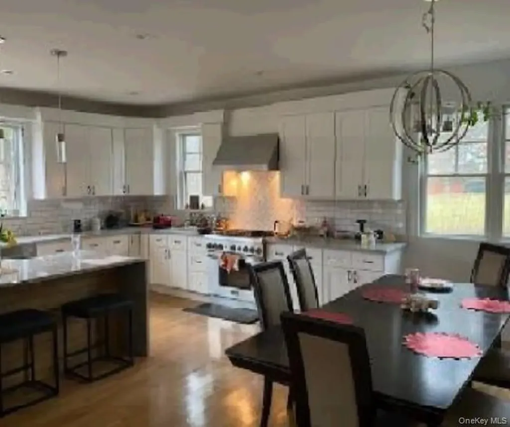 67 Squiretown Road Hampton Bays NY 11946
