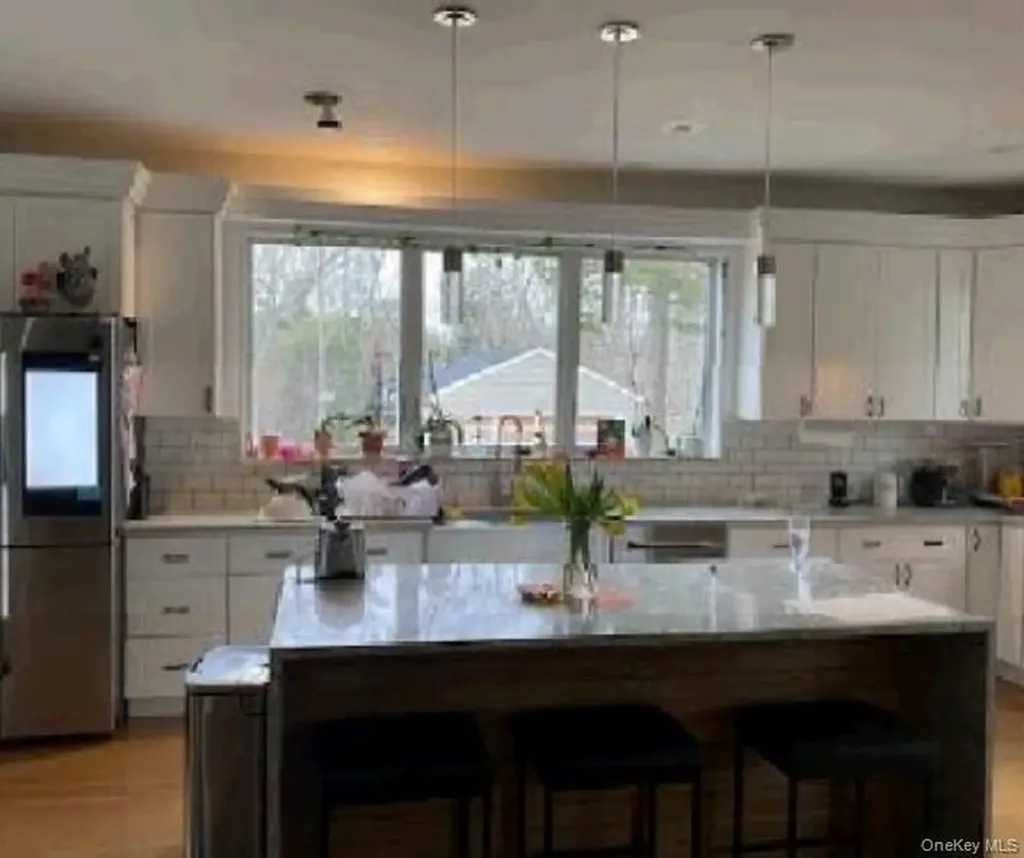 67 Squiretown Road Hampton Bays NY 11946