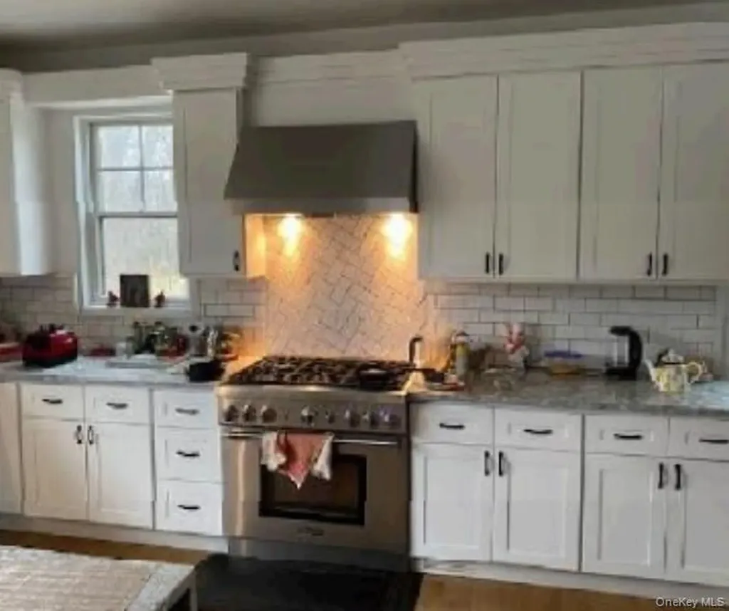 67 Squiretown Road Hampton Bays NY 11946