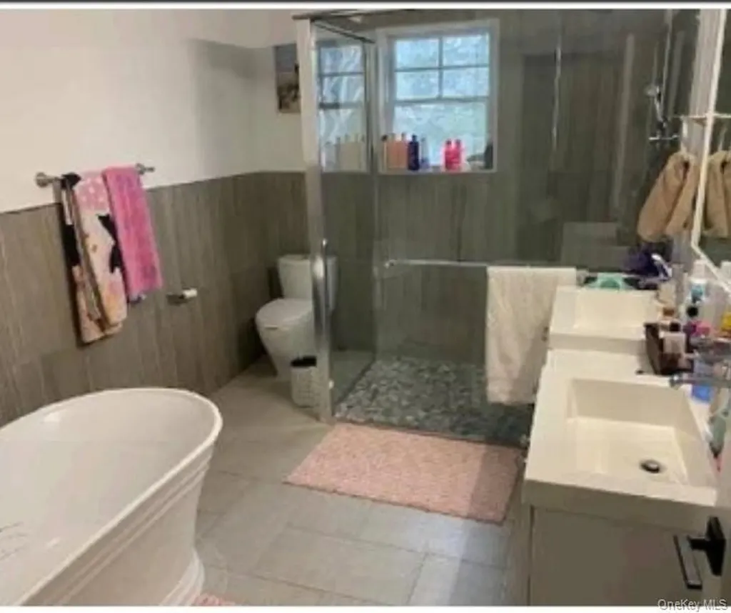 67 Squiretown Road Hampton Bays NY 11946