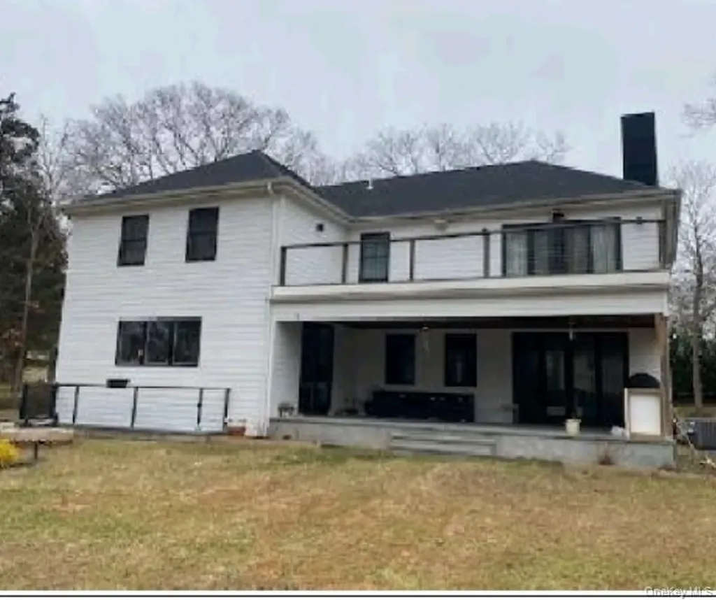 67 Squiretown Road Hampton Bays NY 11946