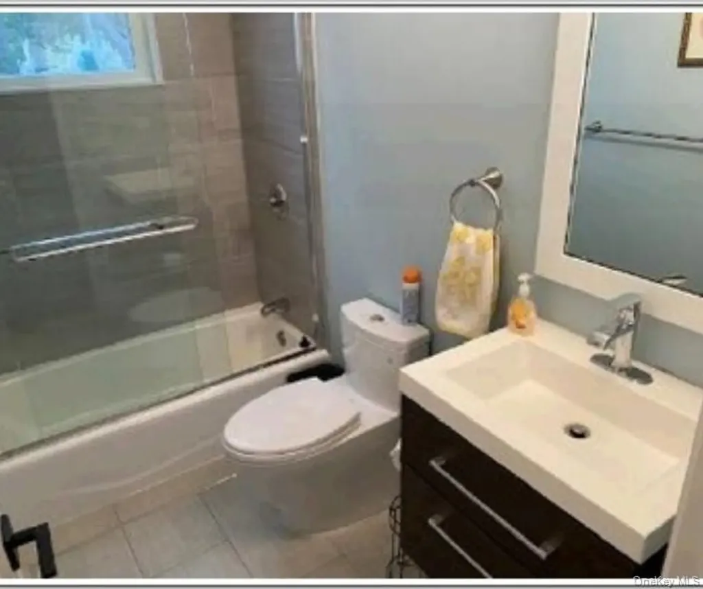 67 Squiretown Road Hampton Bays NY 11946