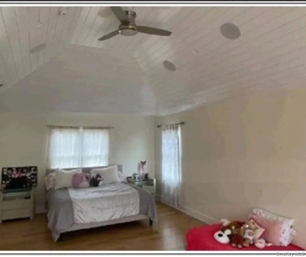 67 Squiretown Road Hampton Bays NY 11946