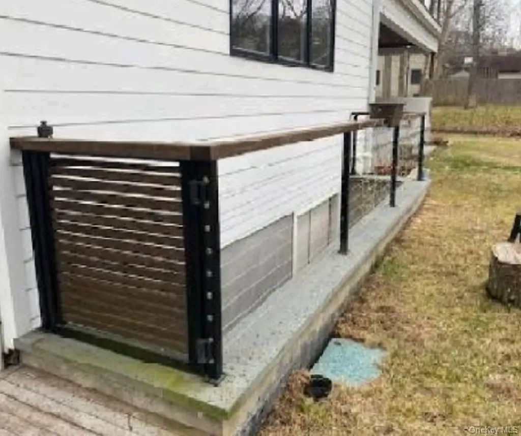 67 Squiretown Road Hampton Bays NY 11946