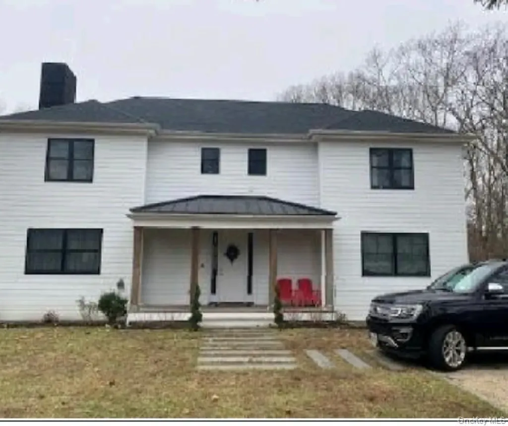 67 Squiretown Road Hampton Bays NY 11946