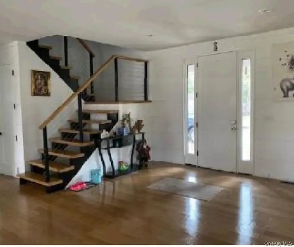 67 Squiretown Road Hampton Bays NY 11946