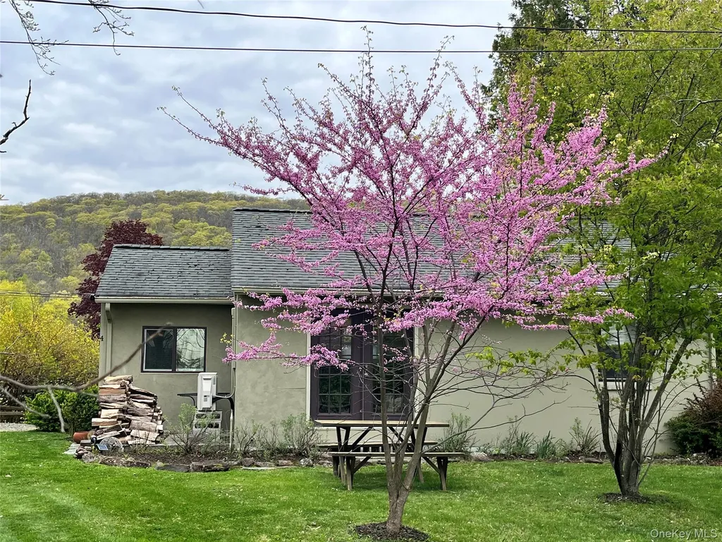 4 Fairview Drive Tomkins Cove NY 10986