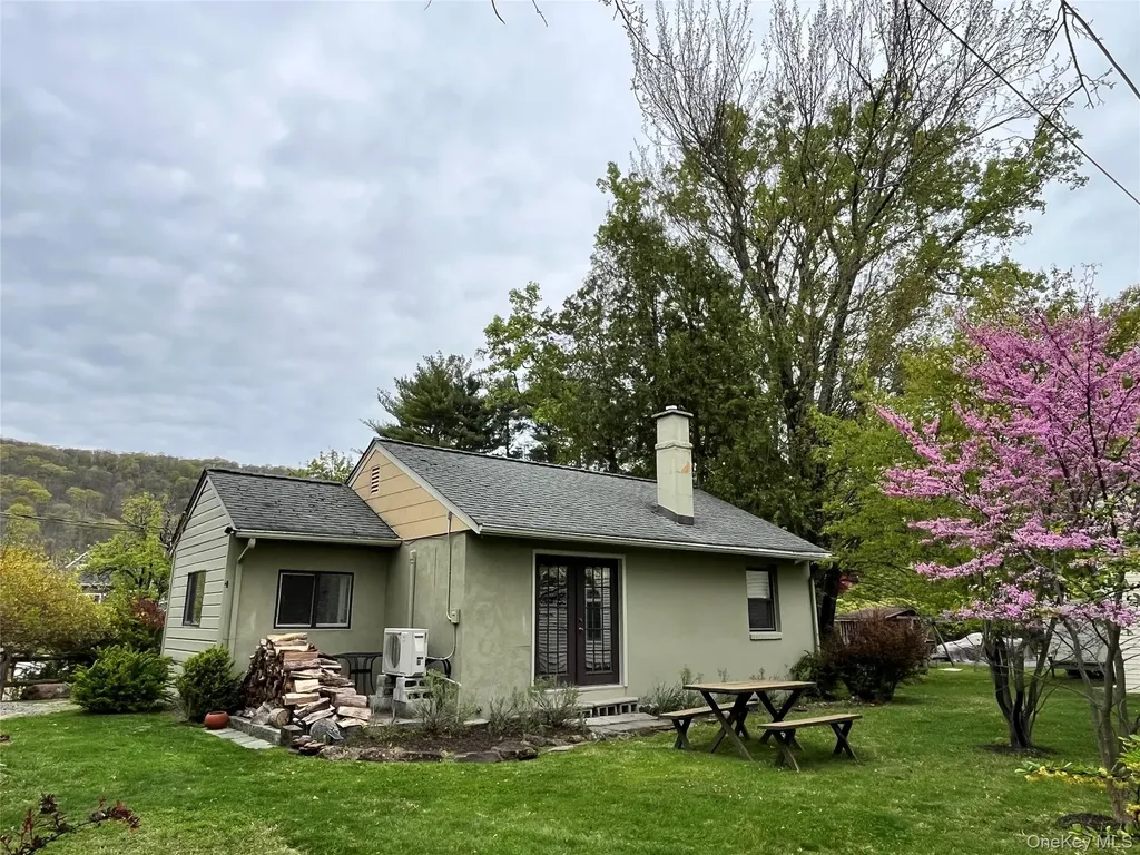4 Fairview Drive Tomkins Cove NY 10986