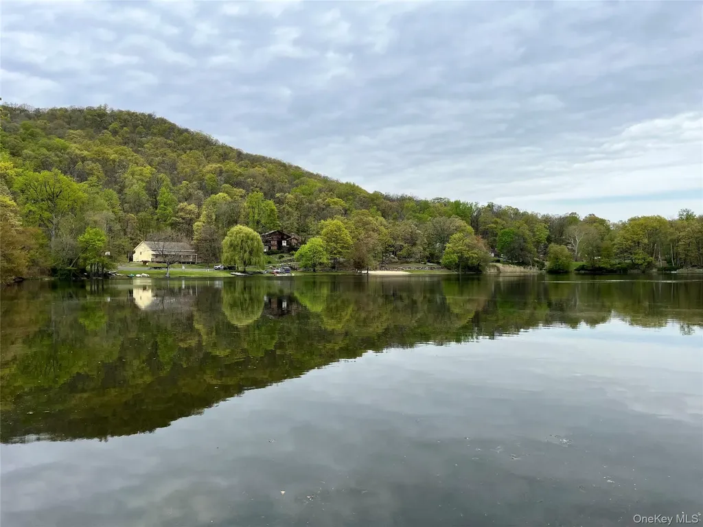 4 Fairview Drive Tomkins Cove NY 10986