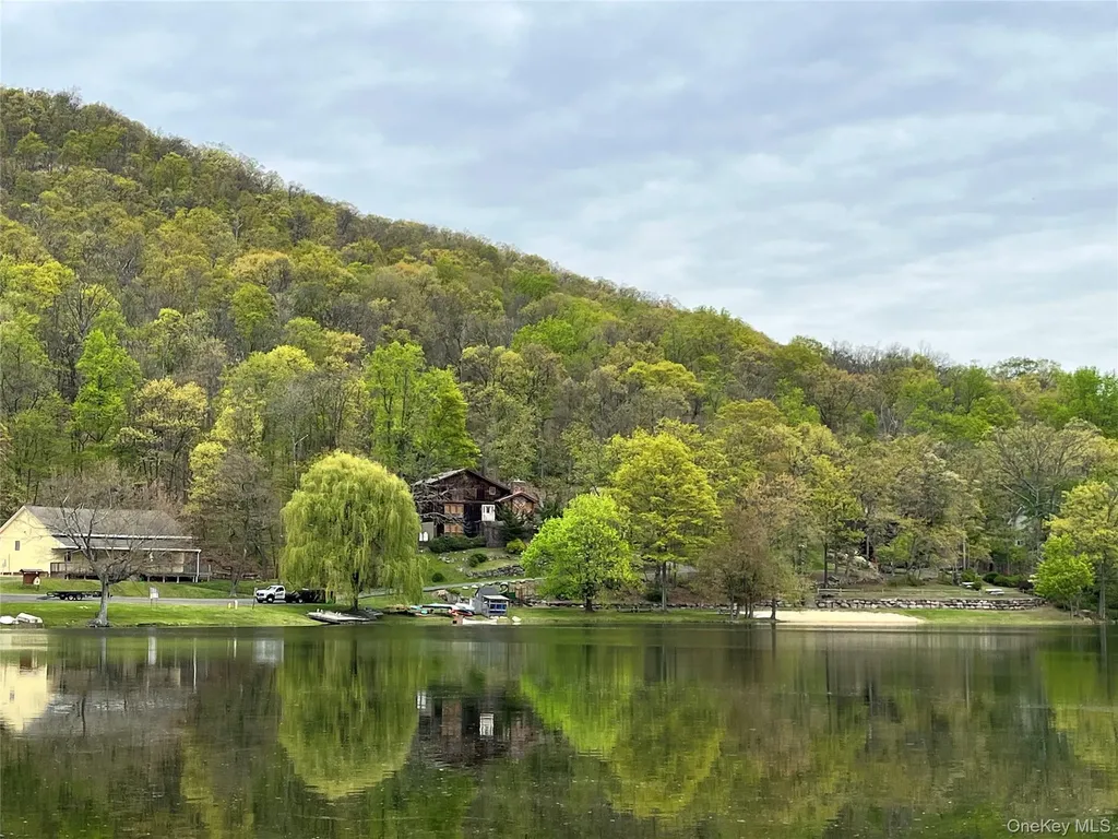 4 Fairview Drive Tomkins Cove NY 10986