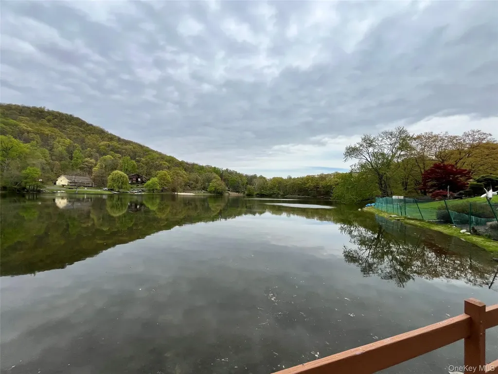 4 Fairview Drive Tomkins Cove NY 10986