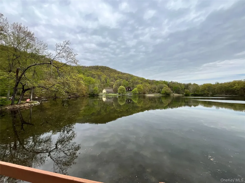 4 Fairview Drive Tomkins Cove NY 10986