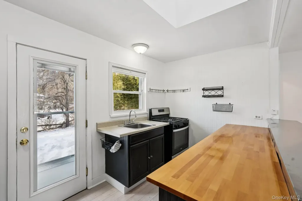 4 Fairview Drive Tomkins Cove NY 10986
