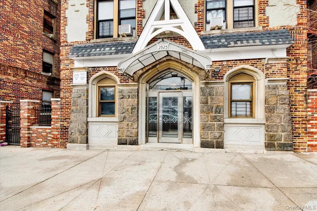 2925 Matthews Avenue Bronx NY 10467