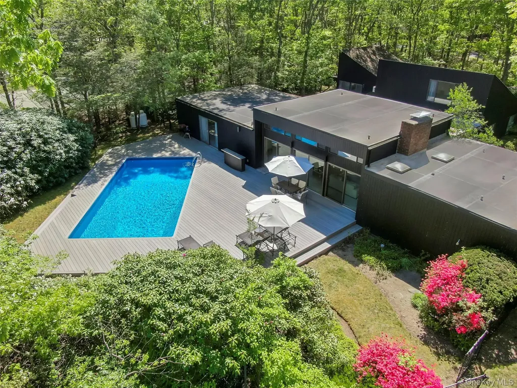 24 N Quarter Road Westhampton NY 11977