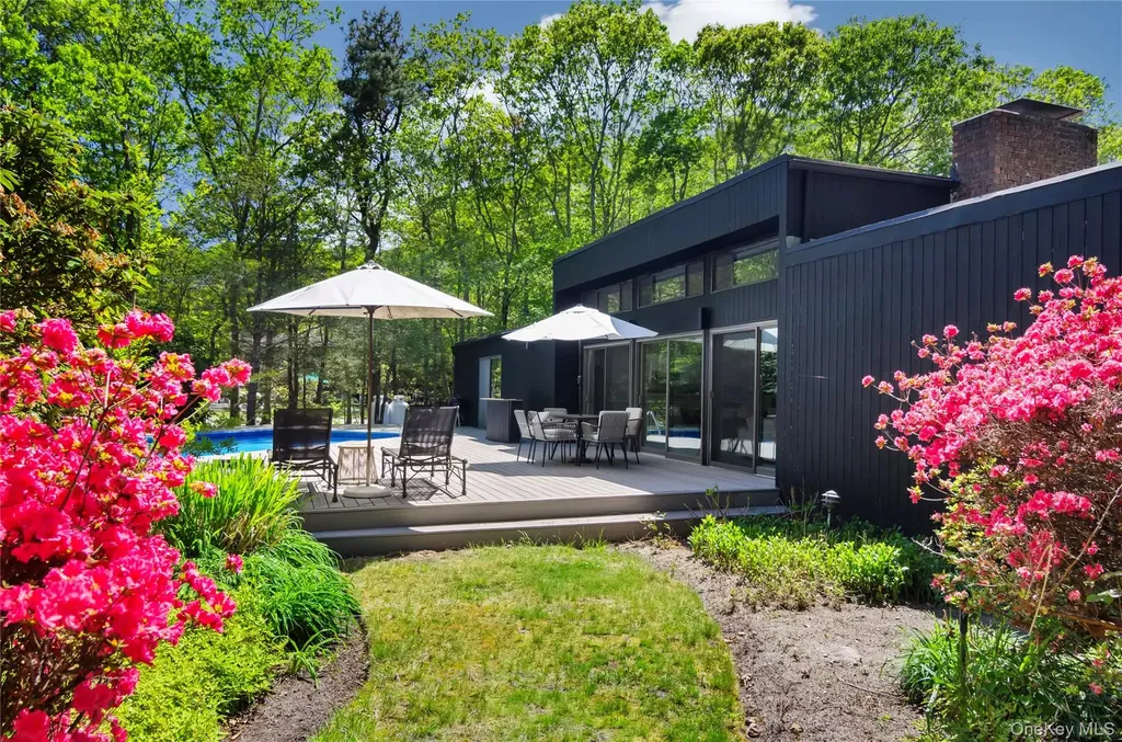 24 N Quarter Road Westhampton NY 11977
