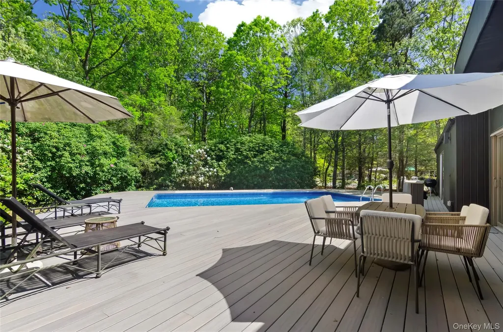 24 N Quarter Road Westhampton NY 11977