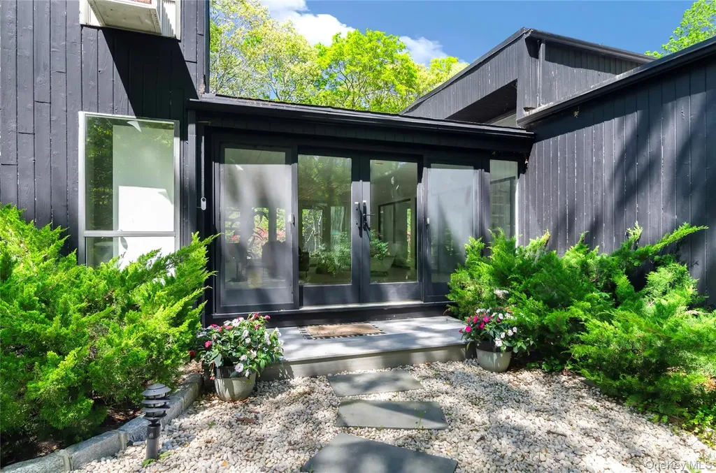 24 N Quarter Road Westhampton NY 11977