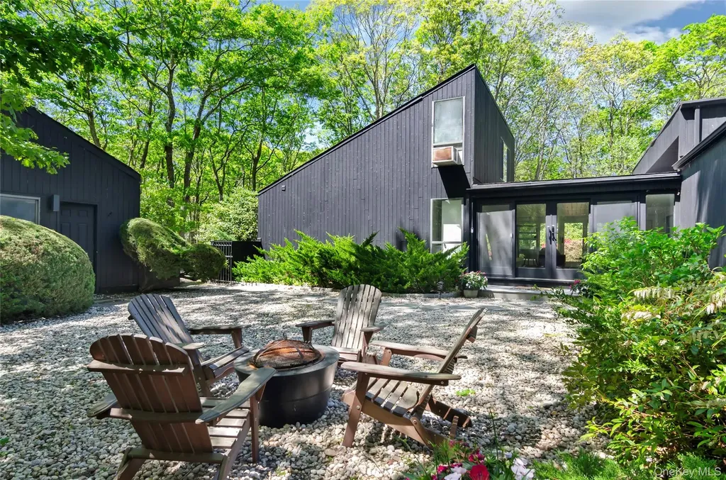 24 N Quarter Road Westhampton NY 11977