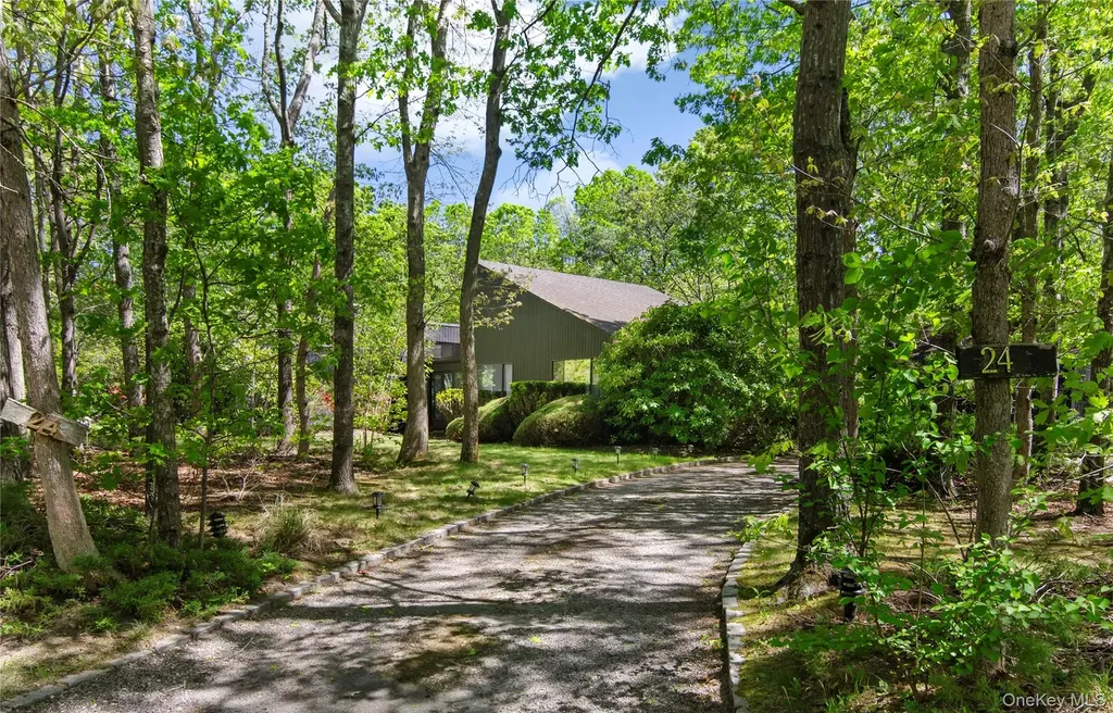24 N Quarter Road Westhampton NY 11977