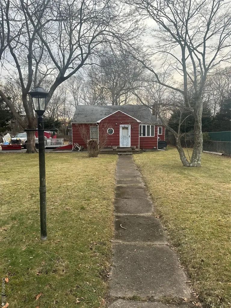 32 Stackyard Drive Mastic Beach NY 11951