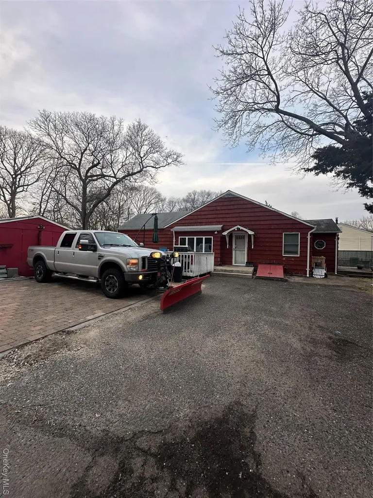 32 Stackyard Drive Mastic Beach NY 11951
