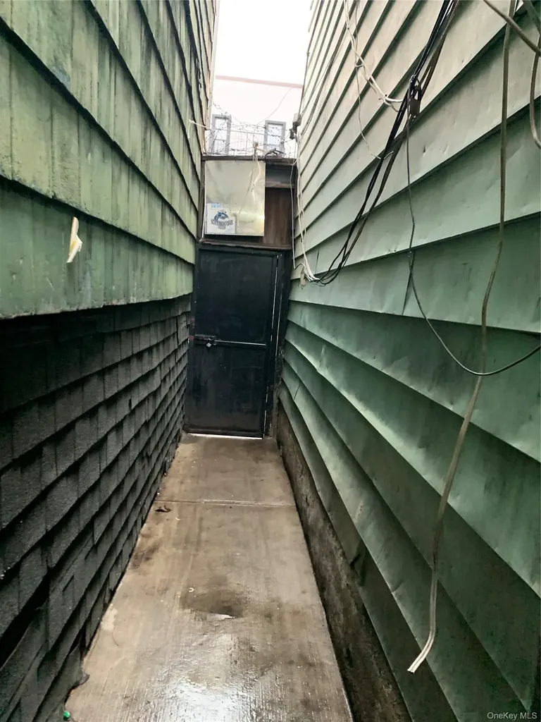 1697 E New York Avenue Brooklyn NY 11212