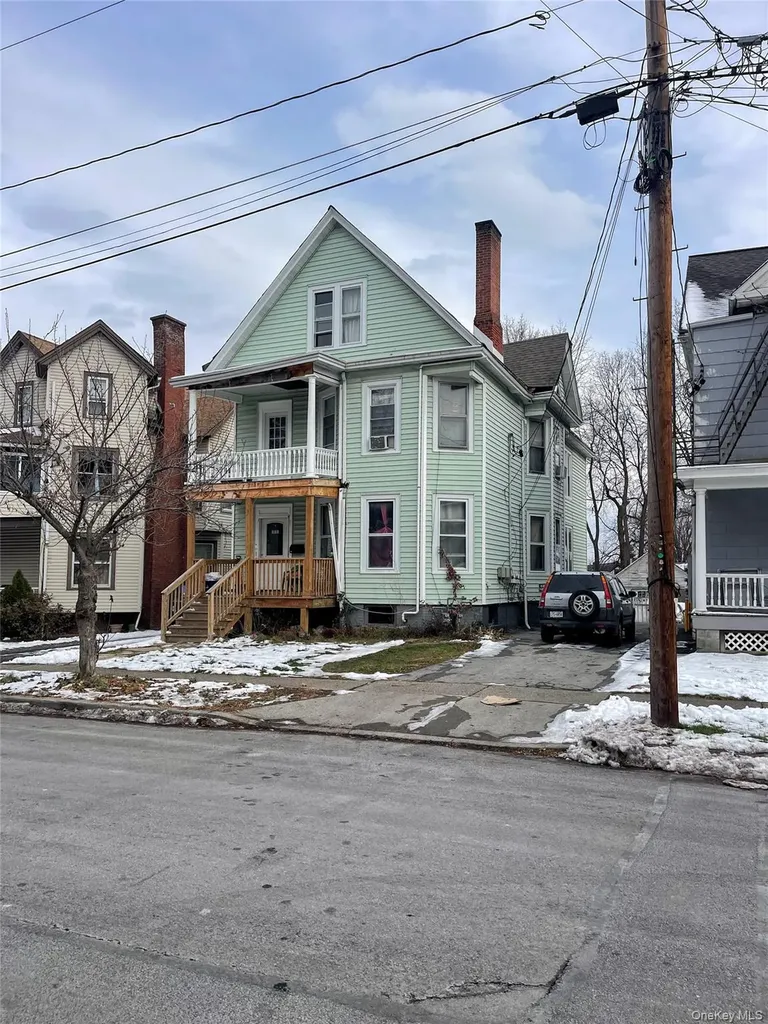 17 Hammersley Avenue Poughkeepsie NY 12601